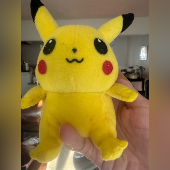 Pokémon Pikachu plush toy - Picture 2 of 5